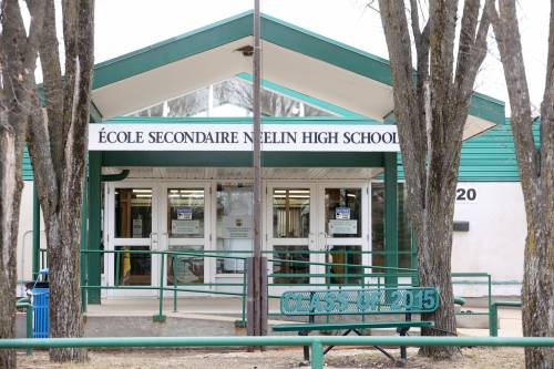 Tim Smith / The Brandon Sun
                                A hold and secure procedure was implemented Monday at École Secondaire Neelin High School and five other Brandon schools.
