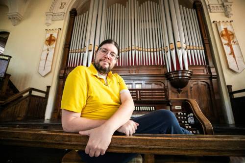 MIKAELA MACKENZIE / FREE PRESS
                                Mycze Cutler, musical director at the Crescent Arts Centre, will be playing the organ 
to accompany the moving images Saturday at the inaugural Winnipeg Silent Film Festival.