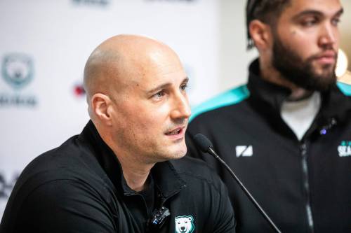 MIKAELA MACKENZIE / FREE PRESS FILES
                                With Winnipeg Sea Bears training camp opening Thursday, head coach Mike Raimbault has been busy balancing the demands of a pro team on top of tasks from his day job as head coach of the Winnipeg Wesmen men&rsquo;s basketball program.