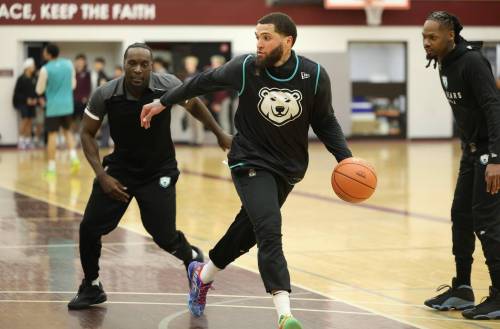 Ruth Bonneville / FREE PRESS
                                Winnipeg Sea Bears guard Teddy Allen (centre) impressed on opening day of training camp, with returning hometown player Kyler Filewich emphasizing he feels Allen&rsquo;s &lsquo;due for a big year for us.&rsquo;