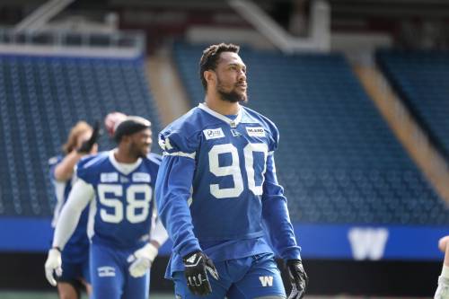 Ruth Bonneville Free Press
                                De&rsquo;Shaan Dixon, at Winnipeg Blue Bombers training camp on Monday, is willing to accept any role that&rsquo;s offered.