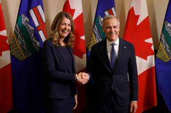 JEFF MCINTOSH / THE CANADIAN PRESS FILES
                                Prime Minister Mark Carney shakes hands with Alberta Premier Danielle Smith in Calgary on May 15. The most disappointing aspect of the Smith-Carney deal, Dan Lett writes, is not their stated intentions to build another pipeline.
