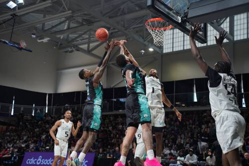 CEBL PHOTO
                                Winnipeg Sea Bears&rsquo; Davion Warren (3) has his shot blocked by Scarborough Shooting Stars&rsquo; Javan Johnson on Tuesday. Scarborough&rsquo;s Powell delivered the game-winning basket in Target Score Time for the home club.