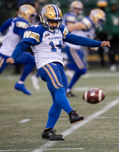 AMBER BRACKEN / THE CANADIAN PRESS FILES
                                Winnipeg Blue Bombers kicker Sergio Castillo said he&rsquo;s always been a big believer in taking the time to pass along knowledge to younger players on the roster.