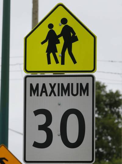KEN GIGLIOTTI / FREE PRESS FILES
                                A new report recommends city council add 30-kilometre per hour school zones to the route that winds around St. Vital Park and connects St. Vital Road, Abinojii Mikanah and St. Mary&rsquo;s Road.