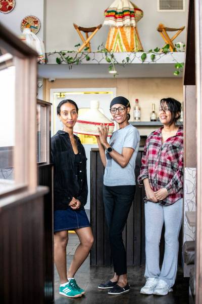 MIKAELA MACKENZIE / FREE PRESS
                                From left: Samra Solomon, Tammy Fekadu and Hanan Salim at Baro restaurant, named for the river that rolls through the Ethiopian highlands.