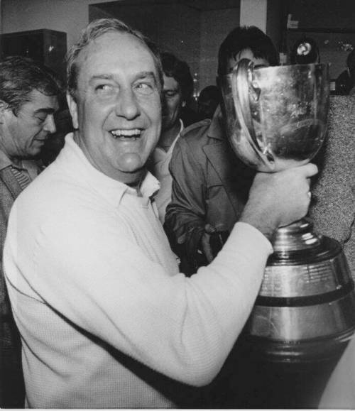 DAVE BUSTON / THE CANADIAN PRESS FILES
                                Head coach Cal Murphy holds the Grey Cup after the Winnipeg Blue Bombers defeated the Hamilton Tiger-Cats in 1984.
                                Winnipeg Blue Bombers coach Cal Murphy holds the Grey Cup after his team beat the Hamilton Tiger-Cats in the Grey Cup game in Edmonton, Nov.18, 1984. Murphy, who was part of nine Grey Cup-winning teams as an assistant coach, head coach and CFL general manager has died at age 79. THE CANADIAN PRESS/Dave Buston