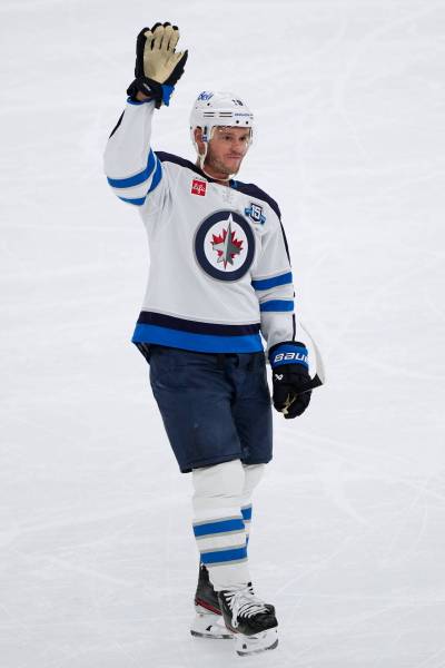 Nam Y. Huh / THE ASSOCIATED PRESS FILES
                                Winnipeg Jets centre Jonathan Toews is hanging up his blades on his storied career.