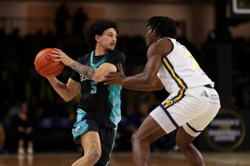 CEBL PHOTO FILES
                                The last time the Winnipeg Sea Bears faced off against the Edmonton Stingers was on the road in the 2026 season opener, where Winnipeg&rsquo;s own Mason Kraus (left) won the game on Target Score Time free throws.