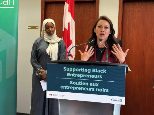 Aaron Epp / Free Press 
                                Liberal MP Rechie Valdez announces a $3.2 million investment that will help local Black entrepreneurs as Obsi Neggussa, program manager at Rahma Community and Youth Centre Inc., looks on at the Black-Manitobans Chamber of Commerce office in Winnipeg on Wednesday.