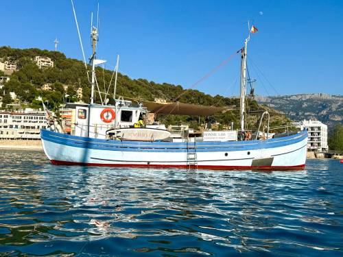 A former Scottish fishing boat built in 1949, the Bonnie Lass is now a Mediterranean tour and charter vessel.