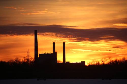 Matt Goerzen/The Brandon Sun files
                                Manitoba Hydro is still betting on natural gas generating stations &mdash; like this one in Brandon &mdash; instead of considering battery storage solutions for peak energy needs.