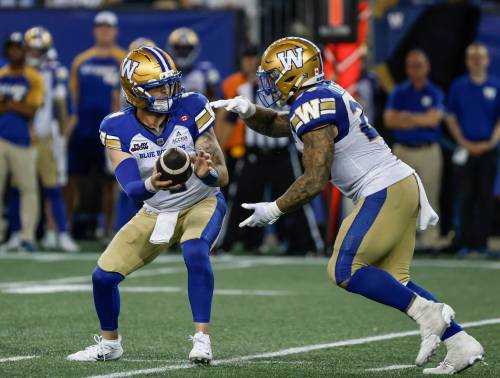 John Woods / THE CANADIAN PRESS FILES
                                Winnipeg Blue Bombers quarterback Dru Brown hands off to running back Brady Oliveira during the Bombers 30-21 victory over the Toronto Argonauts on Friday.