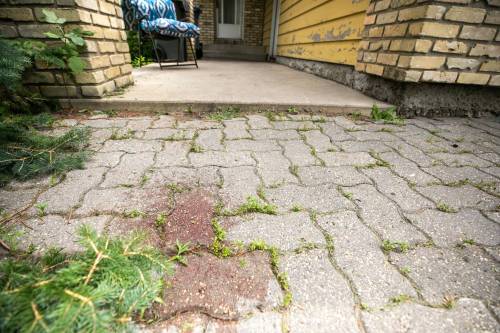 MIKAELA MACKENZIE / FREE PRESS
                                A 42-year-old Winnipeg man was shot and killed by police in Linden Woods on Monday night.