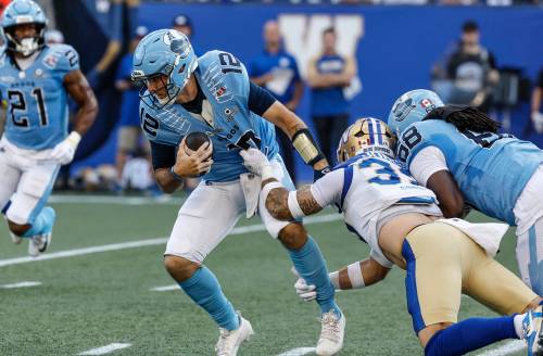 John Woods / THE CANADIAN PRESS
                                Blue Bombers linebacker Tony Jones pulls down Toronto Argonauts quarterback Chad Kelly in Winnipeg on Friday.