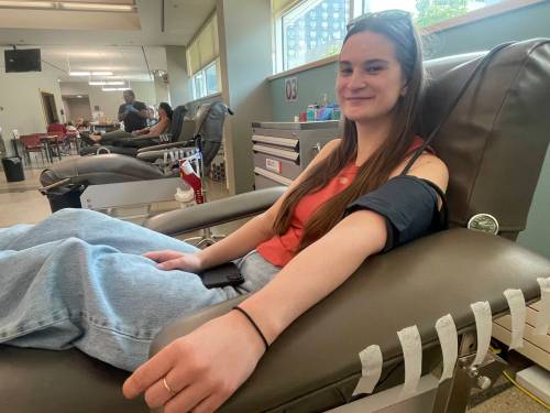 TIAGO RESKO / FREE PRESS
                                Sage Zdebiak says she gives blood so that health-care workers can continue to help others the way they helped her.