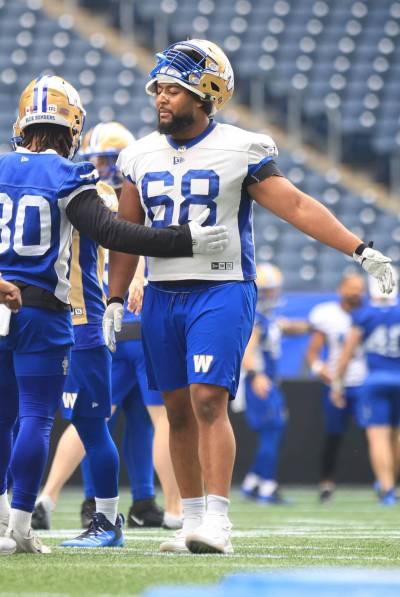 RUTH BONNEVILLE / FREE PRESS FILES
                                Winnipeg Blue Bombers offensive lineman Micah Vanterpool took all the first-team reps in place of injured teammate Jarell Broxton at Monday&rsquo;s practice.