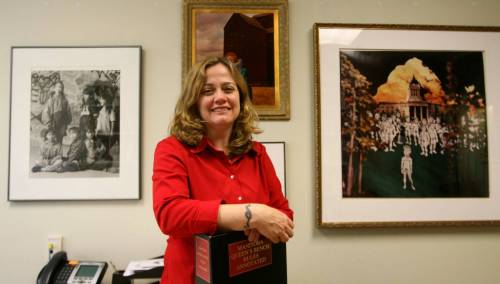 MIKE DEAL / FREE PRESS FILES
                                Karen Busby in 2010, when she was the subject of a profile in the Free Press. The lawyer, author and art lover was a renowned champion of human rights.