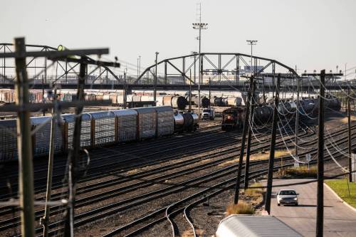 The shuttered Arlington Street Bridge in 2024. (Mikaela MacKenzie / Free Press files)