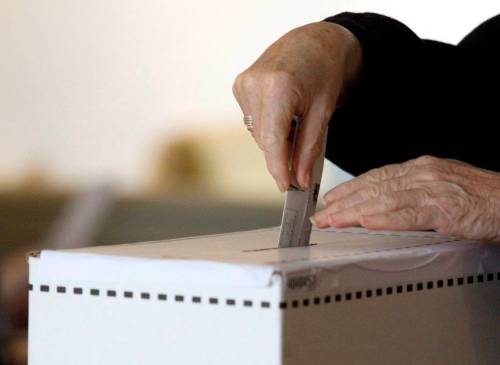 CHRIS YOUNG / THE CANADIAN PRESS FILES
                                Elections Manitoba has been asked to help out with Alberta&rsquo;s upcoming referendum.