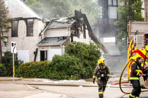 MIKAELA MACKENZIE / FREE PRESS 	 The scene of a house fire at Disraeli and Argyle on Thursday, Aug. 20, 2026. Free Press 2026