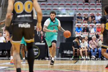 RILEY MARRA / SEA BEARS FILES
                                Winnipeg Sea Bears guard Teddy Allen (8) lost out on the league&rsquo;s Most Valuable Player award Thursday to Scarborough Shooting Stars guard Myles Powell.