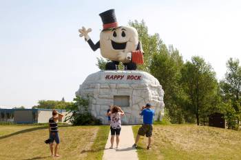 MIKE DEAL / WINNIPEG FREE PRESS
                                The Happy Rock in the town of Gladstone is among the larger-than-life monuments attracting travellers to towns across Canada.
