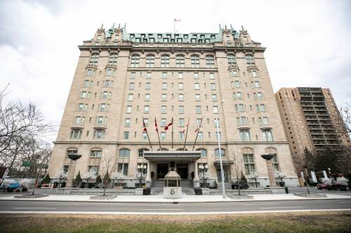 MIKAELA MACKENZIE / FREE PRESS FILES
                                The Manitoba Métis Federation is a potential buyer of the Fort Garry Hotel.
