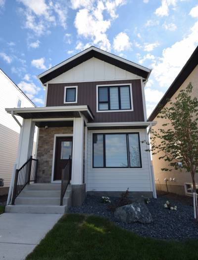 TODD LEWYS PHOTOS / FREE PRESS
                                The Amber, a delightful two-storey, 1,355 sq. ft. plan by Hilton Homes, gets an A+ for its efficient, stylish design.
