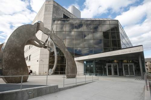 JOHN WOODS / THE CANADIAN PRESS FILES
                                In a lawsuit filed in Manitoba&rsquo;s Court of King&rsquo;s Bench, an Ontario doctor has alleged recruiters negligently misrepresented a job at the Carberry hospital.