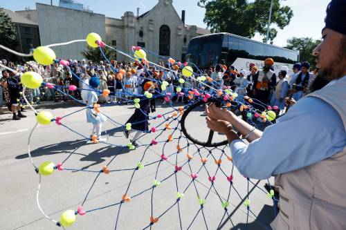 JOHN WOODS / FREE PRESS
                                Members of Manitoba&rsquo;s Sikh community gather to to celebrate its annual Nagar Kirtan procession and festival.