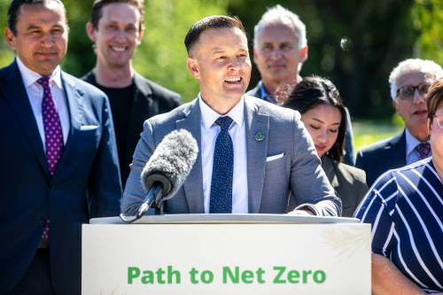MIKAELA MACKENZIE / FREE PRESS
                                Environment and Climate Change Minister Mike Moyes speaks during Wednesday&rsquo;s announcement.
