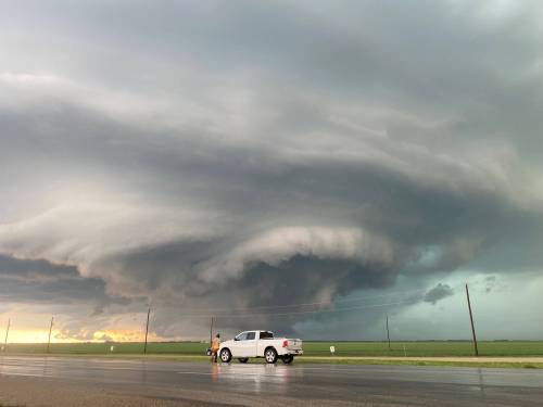 SVJETLANA MLINAREVIC / THE CARILLON
                                Telecom companies were asked by the Canadian Radio-television and Telecommunications Commission to explain their possible roles in the barrage of tornado alerts Manitobans received during a severe June 9 thunderstorm.
