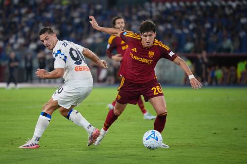 ANDREW MEDICHINI / THE ASSOCIATED PRESS
                                Defender Leonardo Balerdi (right) has been superb in his just 129 minutes in a Roma shirt, drawing applause from teammates and being compared by his manager to AC Milan legend Franco Baresi.
