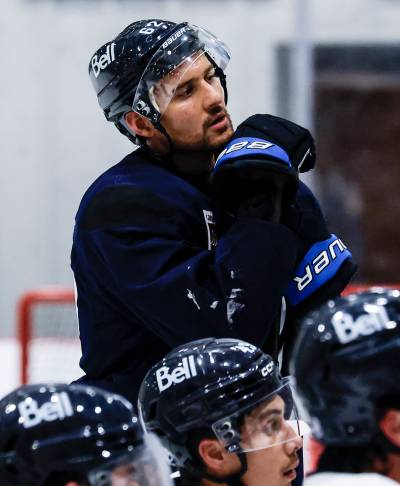 John Woods / THE CANADIAN PRESS
                                Winnipeg Jets&rsquo; Nino Niederreiter entered training camp this week in full health after having knee surgery in the spring. The forward has been skating with Brayden Yager and Alex Iafallo during drills.