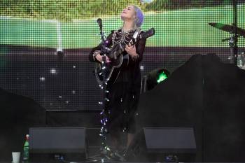 George Walker IV / Associated Press Files
                                Phoebe Bridgers performs as the opening act for Taylor Swift&rsquo;s Eras Tour in 2023 in Nashville, Tenn. Bridgers&rsquo; Toronto show was a phone-free experience.