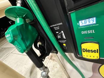 David Zalubowski / The Associated Press
                                The U.S. per-gallon price for diesel fuel at a Buc-ee&rsquo;s station on Oct. 12 in Johnstown, Colo. &mdash; roughly CDN$2.20 per litre.
