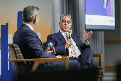 Ruth Bonneville / Free Press
                                Manitoba&rsquo;s U.S. trade representative Richard Madan (right) speaks Thursday at a Winnipeg Chamber of Commerce event at the Inn at The Forks.