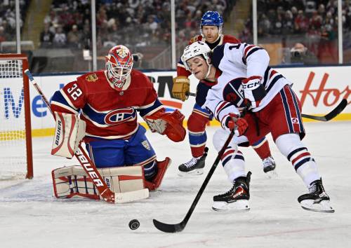 FRED GREENSLADE / THE CANADIAN PRESS
                                Montreal Canadiens&rsquo; goaltender Jacob Fowler (32) keeps his eyes on the puck as Winnipeg Jets&rsquo; Dawson Mercer (19) get ready to take a shot during third period NHL Heritage Classic action in Winnipeg on Sunday, Oct. 25, 2026.