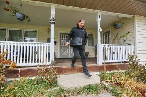 Incumbent mayoral candidate Jeff Fawcett steps down from the front porch of a home in Ward 3 while door-knocking in the area on Tuesday before today&rsquo;s municipal election. (Matt Goerzen / The Brandon Sun)